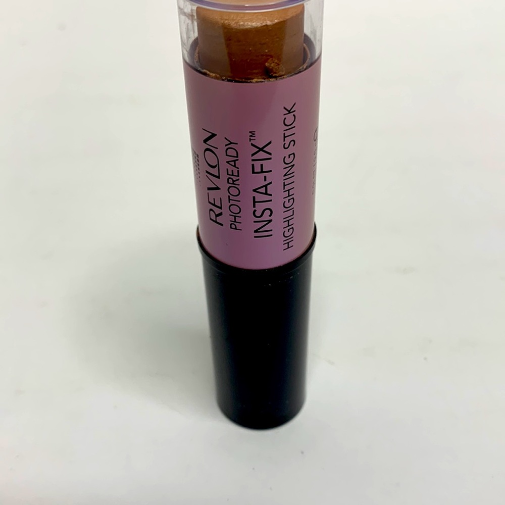 Revlon | Photoready Insta-Fix Highlighting Stick Color 210 Gold Light On The Go - Picture 3 of 7